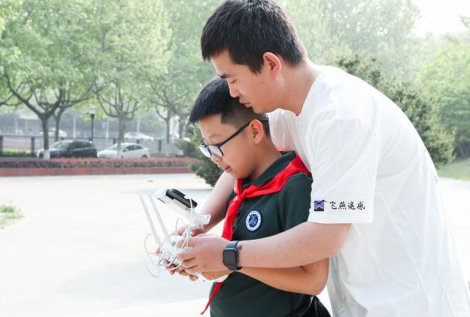 飛燕遙感攜手南京師范大學舉辦智慧地球科學小講堂：“行遠致遠、筑夢逐夢——教室在窗外”